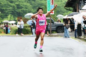 髙島選手が笑顔でゴールする瞬間