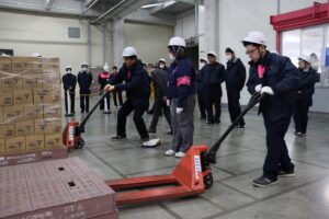 物資取り扱い体験の様子